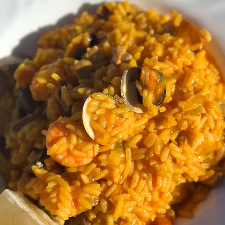 Paella con marisco