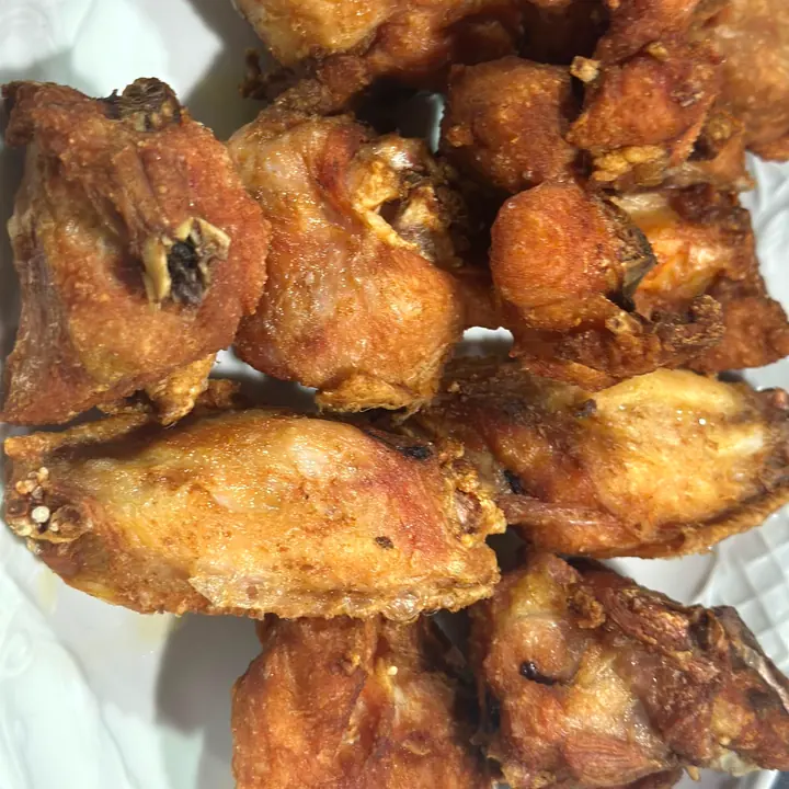 Pollo frito recién preparado
